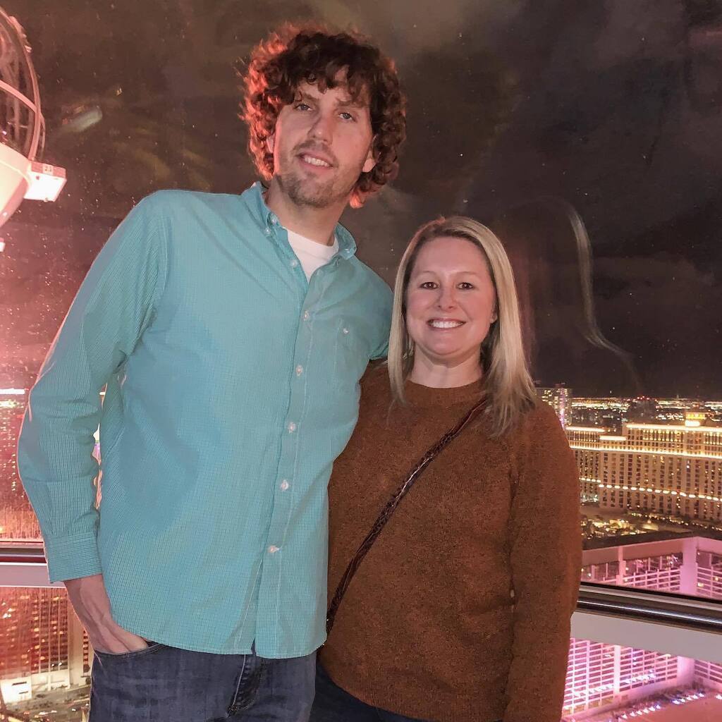 sam_whit22's tweet photo. Leaving Las Vegas 🎰 We witnessed a surprise wedding, saw KA by Cirque du Soleil, hiked Red Rock, drank/gambled, and spent time with family. Overall, it was a good trip, but I’m ready to be home with my doggos 🐶🐶🐶

#vegasbaby #lasvegasstrip #sincity #… https://t.co/Ccrd30FIjm https://t.co/QWSHdLkS1M