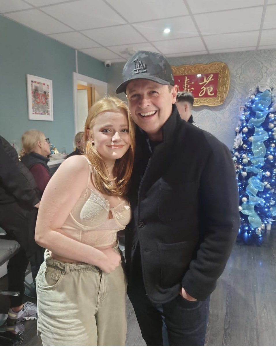 antanddec_fp's tweet photo. 📸 Dec with fans a few days ago https://t.co/iJIrQwp6pn