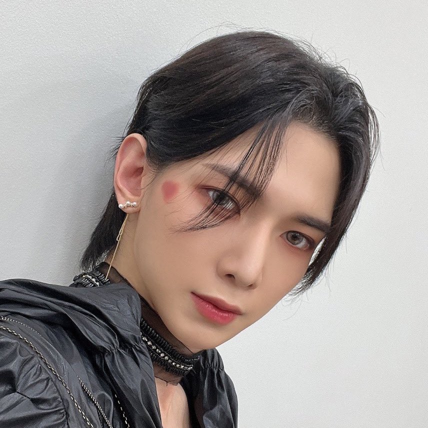 rockstarkyeo's tweet photo. yeosang heart shape birthmark https://t.co/7YD36rTJfy
