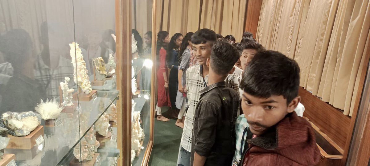Gargoti's tweet photo. Today 58 students from Boisar Military School &amp; JR. College, Palghar

#gargotimuseum #nashik #nasik #nashiktourism #maharashtratourism #museum #museumofindia #mustvisit #mustvisitplace #placetovisit #education #schoollife #geology #mineralogy #palghar #pasthal https://t.co/aGH0KZgWZ5