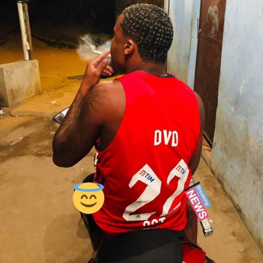 paz_dedeus22's tweet photo. Ate quando eu vou ter quer fingir que eu to feliz, sem você do meu lado aqui.😭🎧 https://t.co/WI05SCMXMo