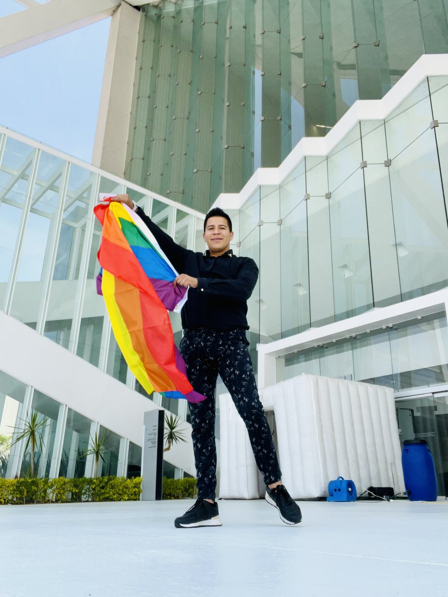 David_Arce_'s tweet photo. Por un 2023 lleno de libertad, igualdad y amor. En el que la homofobia, transfobia y bifobia dejen de existir.
 ¡Feliz año 2023! 💜🏳️‍🌈 https://t.co/QIfjllPe6i