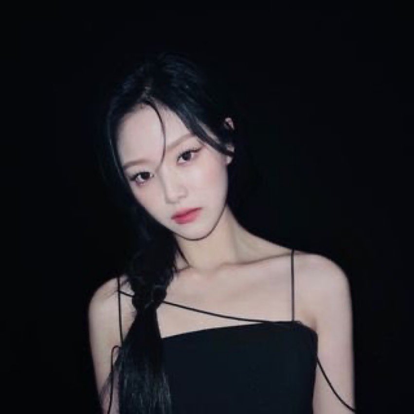 LOONA Fl!p that Support 🦋 tweet media