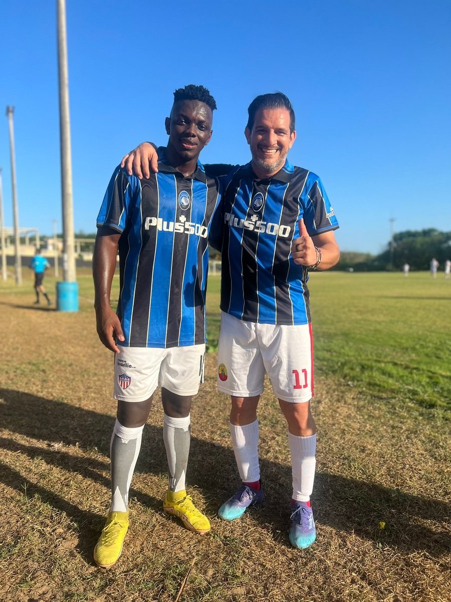 pablogonzale11's tweet photo. Este 2️⃣0️⃣2️⃣2️⃣ha sido un año futbolistico en crecimiento, cada vez más da la oportunidad d jugar con los q son @juniornavas87 #Cariaco #C3 #Yesid
#QueLindoEsElFutbol
#100preGoleador
#DamelaQueYoResuelvo
#Diciembre2022
#DiciembreSeAcabó
#UltimaPateada2022
Un abrazo de GOL https://t.co/Tk94bB16B4