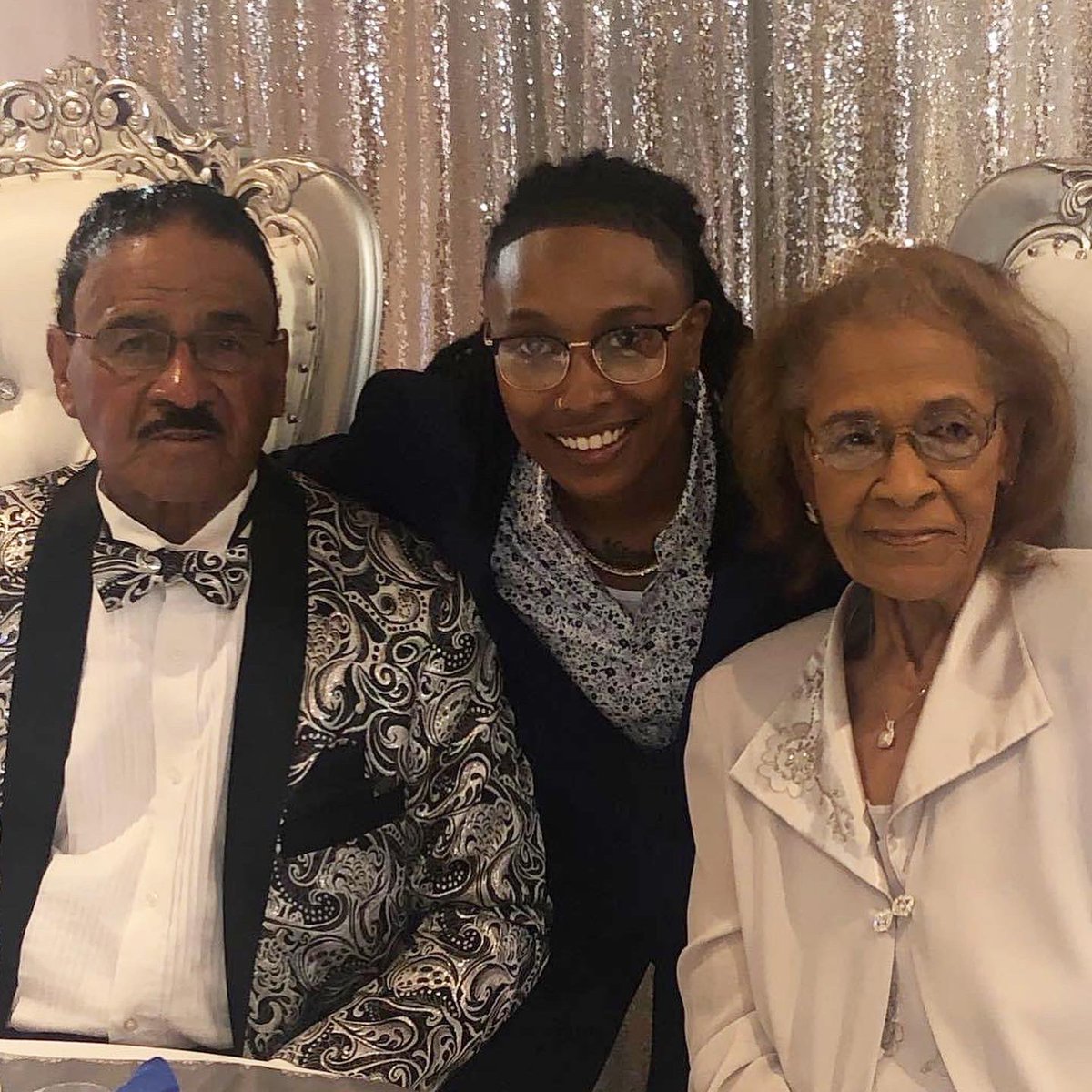 00__savage's tweet photo. Yesterday, my girl went to join my Granddad in heaven 🕊️ Most definitely the hardest day in my 30 years of living. My favorite person in the entire world is gone 🥺 I love you so so so much Ma 🫶🏽 Give my Granddad the biggest hug for me 🫂💚 https://t.co/Pt1KtyU7b7