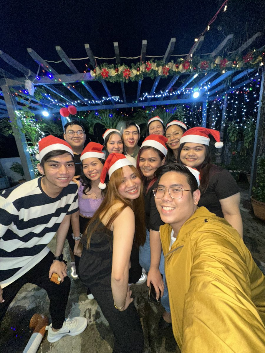 ayydryen's tweet photo. I have a lot to be thankful for this 2022. Several milestones, dreams, and memories were made. This might be the best year of my life since the Pandemic. Thank you for the people who made this possible! To more adventures with you all this 2023! ❤️🥳

#2023NewYear https://t.co/bGS37WPXG6