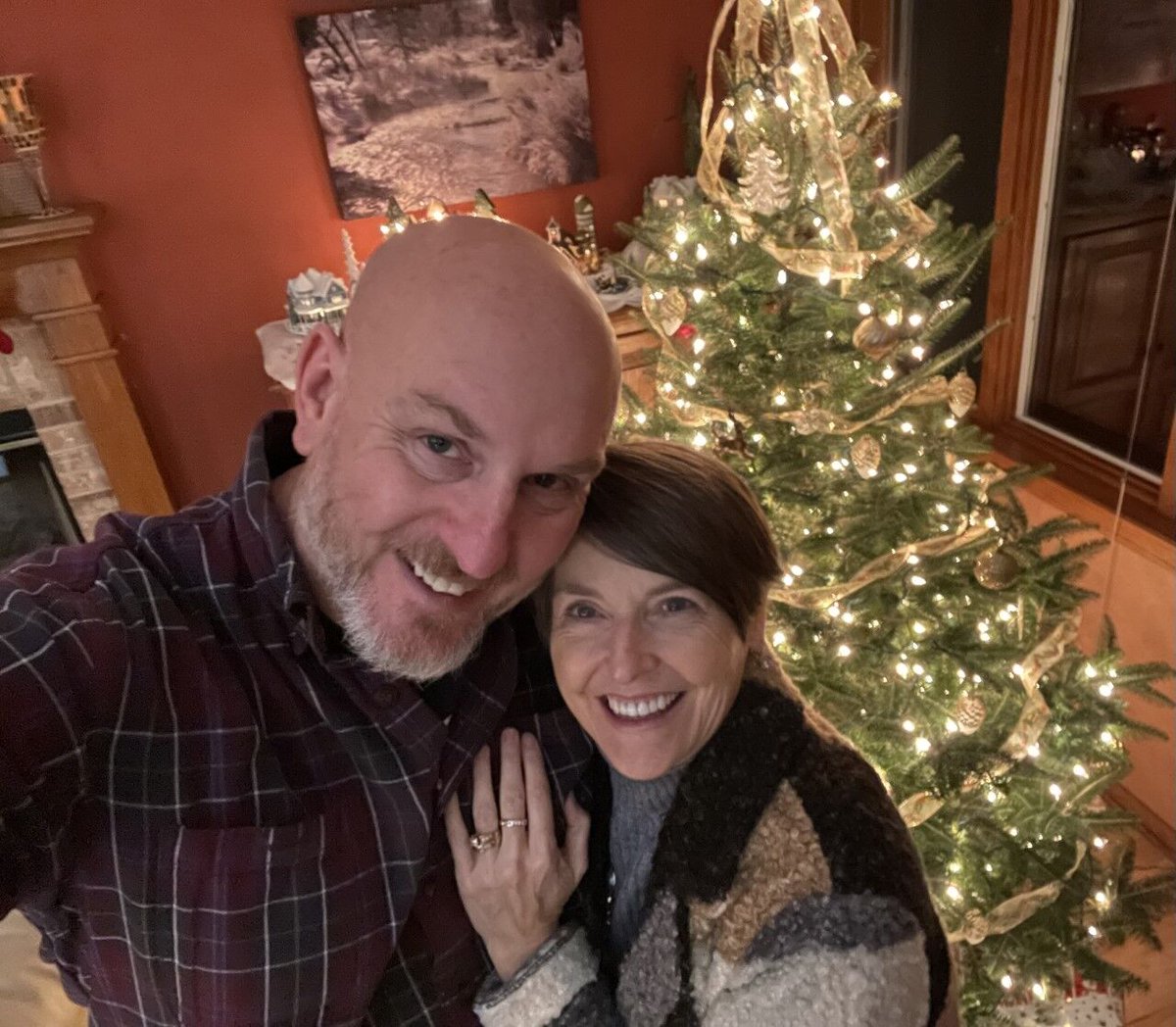 KalsowCoaching's tweet photo. May the light of Christmas follow you through the New Year!

Happy New Year 2023 from the Kalsows https://t.co/fGoDVAuY1k