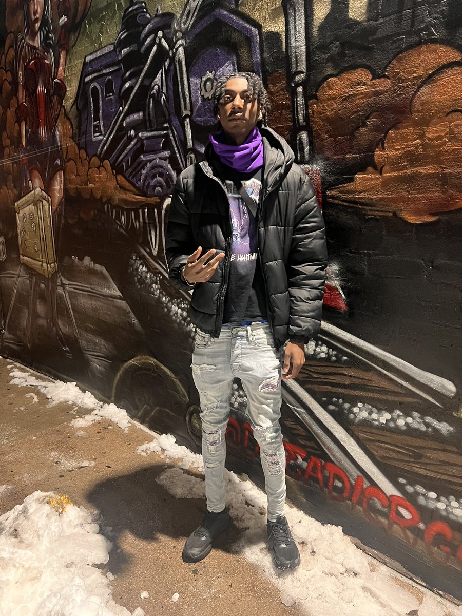 worthystickk's tweet photo. out west 💜 https://t.co/e0Dje3mmsW