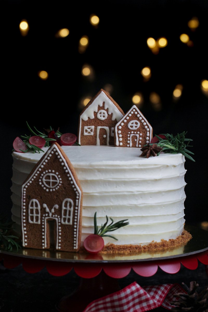 تكملة لمجموعة النكهات الشتوية بالمدونة، في الرابط، طبقات كيكة الزنجبيل مع كريمة الجبن وشراب الميبل: byamani.net/index.php/2022…