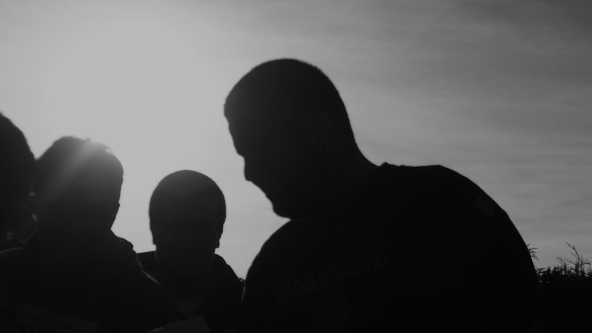 Se acaba un año de llegadas y despedidas. El año en el que conocí a la persona más importante de mi vida, el año de mi graduación, aquel en el que un gran amigo se fue, la boda de mi hermano y la primera vez que viaje a EEUU. Espero que 2023 sea mejor, aunque es difícil ❤️