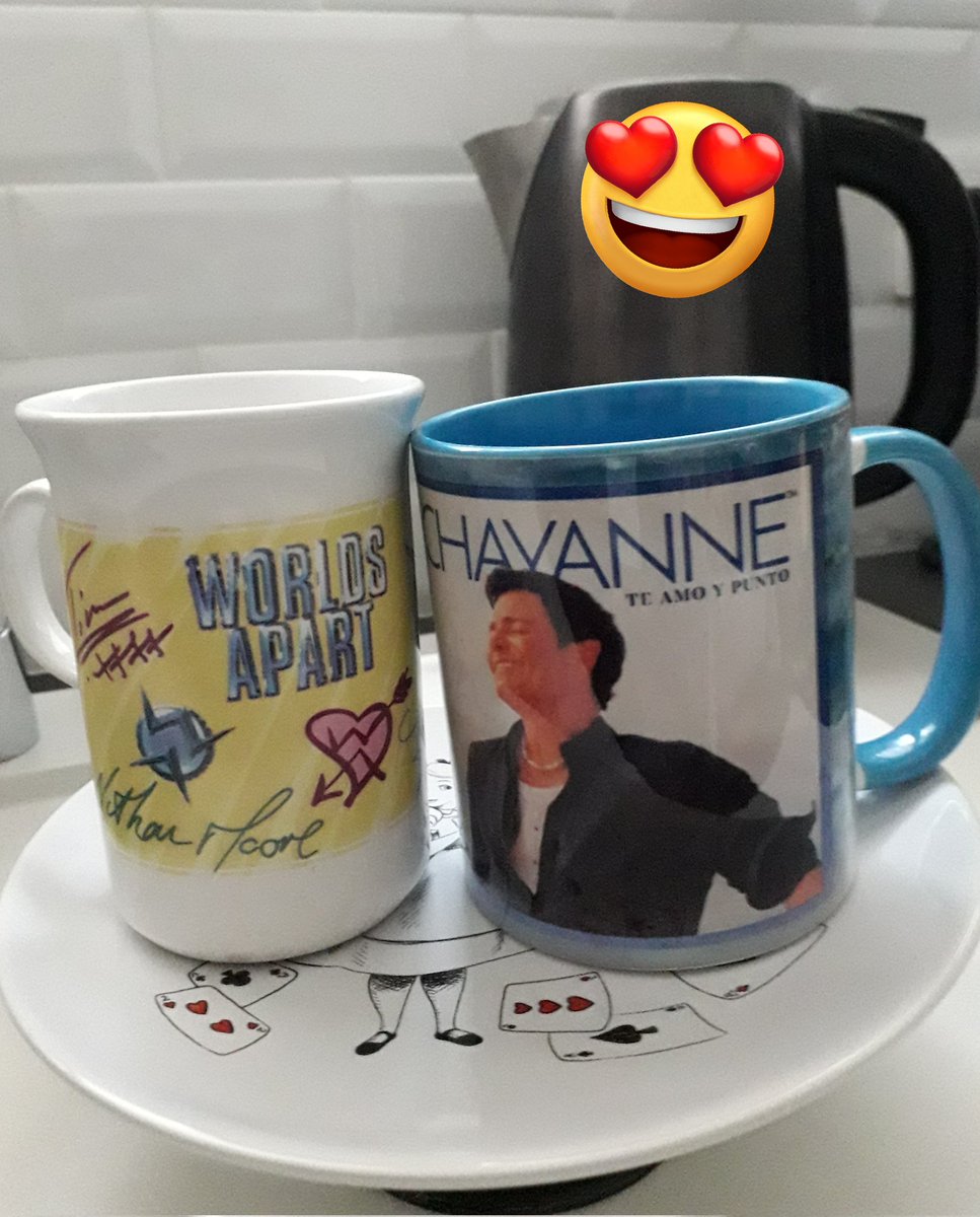 ViviFromFrance's tweet photo. .❤ MY FAVORITE SINGERS ❤
I'm sorry,I can't choose between my idols...so 1 on the mornings & 1 on the evenings! 🤩😜
#WorldsApart #Chayanne
#TeamWorldsApart #Chayannera
Enjoy the last day of the year my favorite Stars 🎉
Gracias @claudiamfl por este Chay regalo tan bonito! 😘 https://t.co/oOOPzwnm69