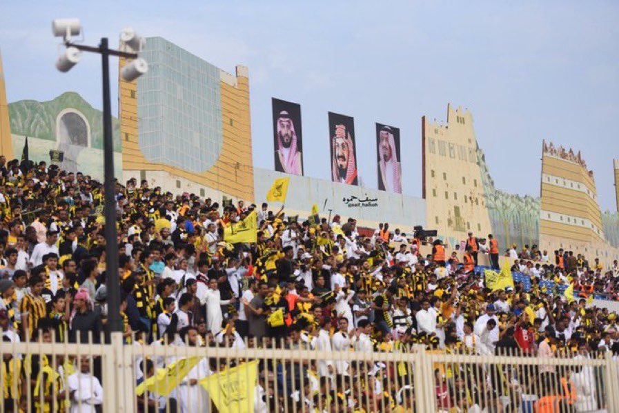 YHYAHMRI's tweet photo. بعد نهاية مباراة #الاتحاد_ابها لاحظت بعض جمهور الاتحاد يرددون عبارة "أبهاوي وينه .. كسرنا عينه" وحاب أقولكم سود الله وجهيكم ياحبايبي لولا الله ثم نادي ابها وضمك لن تشاهدو نجومكم ولعيبتكم في الجنوب لذلك ادعمو ناديكم بدون التقليل من أندية المنطقة وهذا لايلغي إعجابي بجمهور الاتحاد https://t.co/6MPgPxydUB