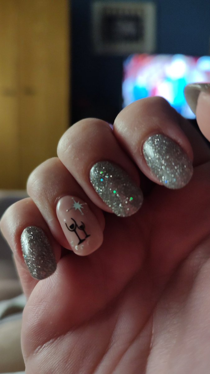 CruellaReloaded's tweet photo. La #Beoda de yours truly se hizo uñas añonueveñas.
Hagan zoom para más datos. #HappyNewYear2023 https://t.co/QZsKXPeZtg