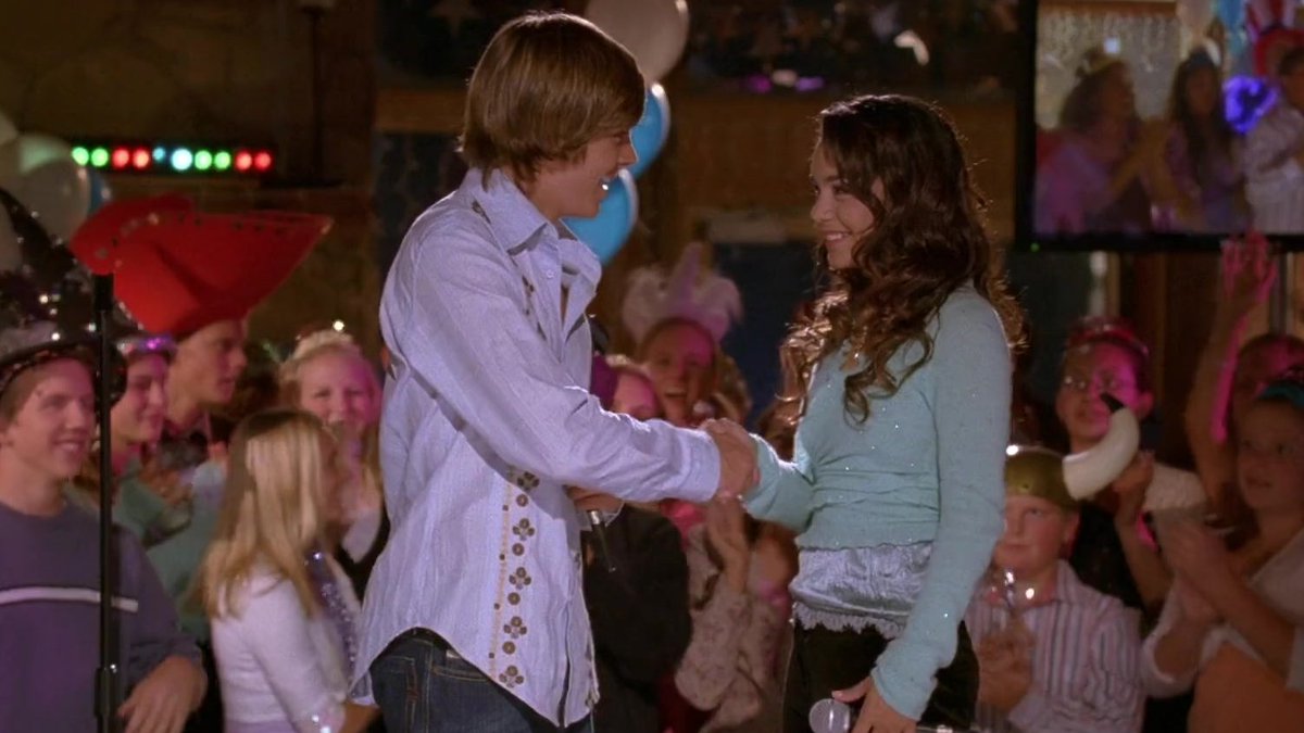 Happy 17th Anniversary to Troy and Gabriella! I wonder if they ever went back and thanked the ski lodge guy..😉💙🐾 #StartOfSomethingNew #HSM