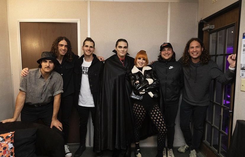 vocals_hayley's tweet photo. PARAMORE FT. MY CHEMICAL ROMANCE https://t.co/BeDr7sLTc7