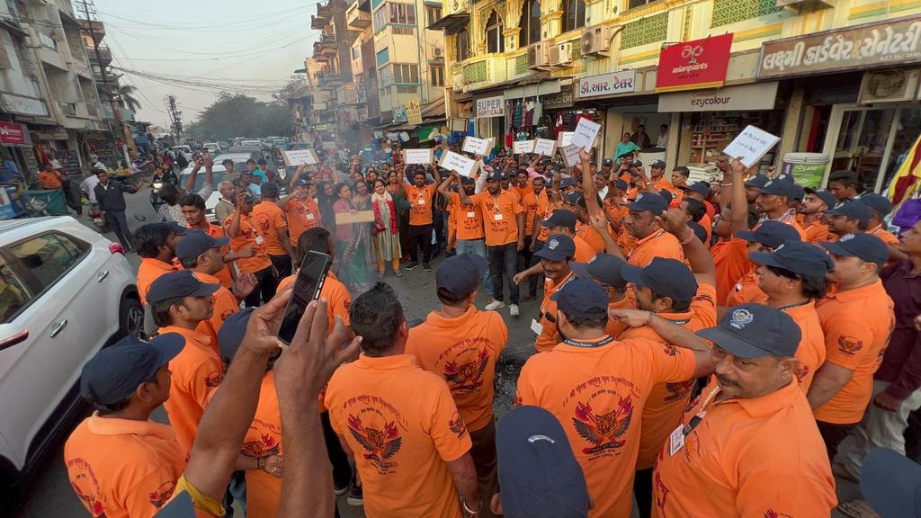 JenishPanchal04's tweet photo. 31st December વ્યસન રૂપી પુતળા દહન
#31stDecemberProtest https://t.co/2kcZAj9x4s