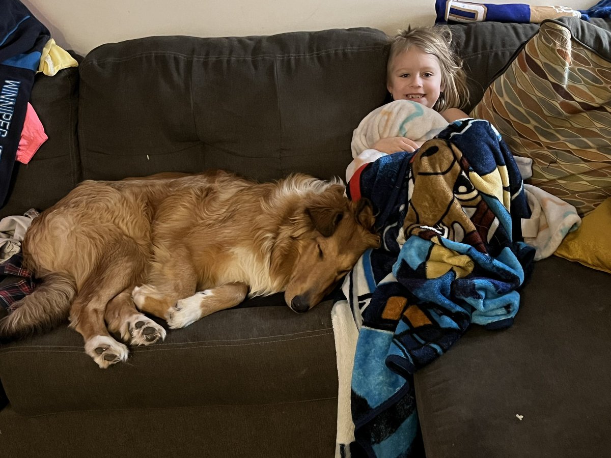 tasha_scho's tweet photo. As 2022 comes to an end, we just wanna wish you all a Happy 2023 CFL Season πππ #ForTheW #hisnameisBuzz #FuzzyWuzzyBuzzy #mascot #fanaticfans #HappyNewYear2023 https://t.co/AsGr1uODGo