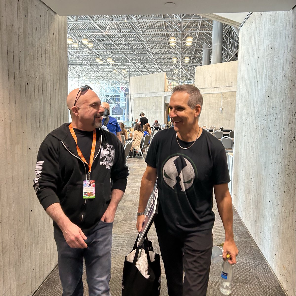 Todd_McFarlane's tweet photo. #YearInReview…Getting to work with THIS GUY again! #SpawnBatmanCrossover 

@GregCapullo  #Spawn #Batman #Capullo #McFarlane https://t.co/teZMRuf5Z2