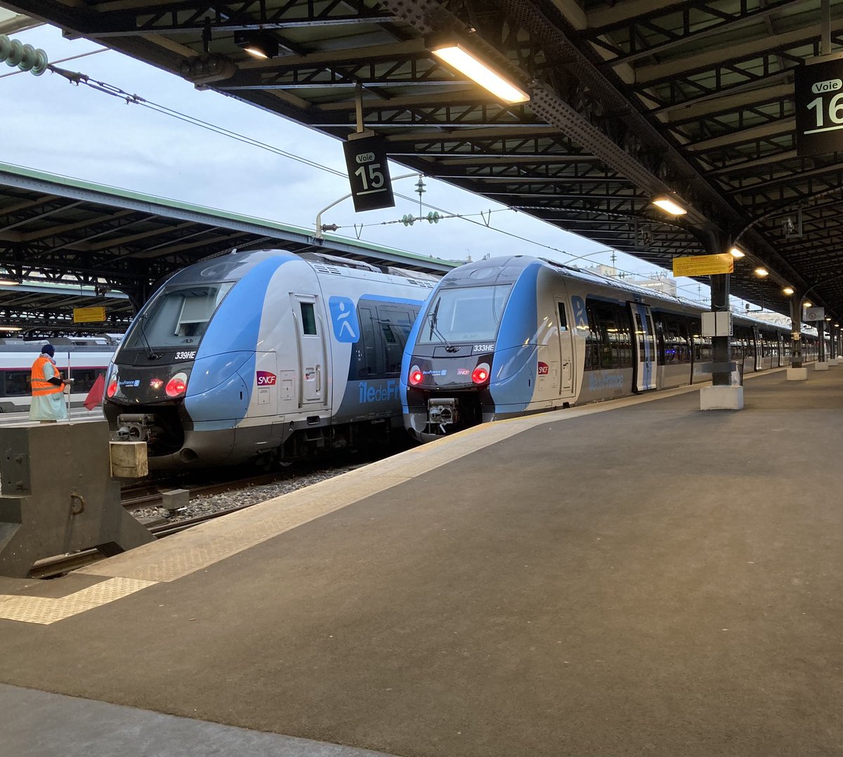 A quelles heures du réveillon, ambiance sereine au Centre Opérationnelle de Paris-Est. Merci à tous les agents mobilisés ce soir pour assurer le service. <a href="/LIGNEP_SNCF/">Ligne P</a>