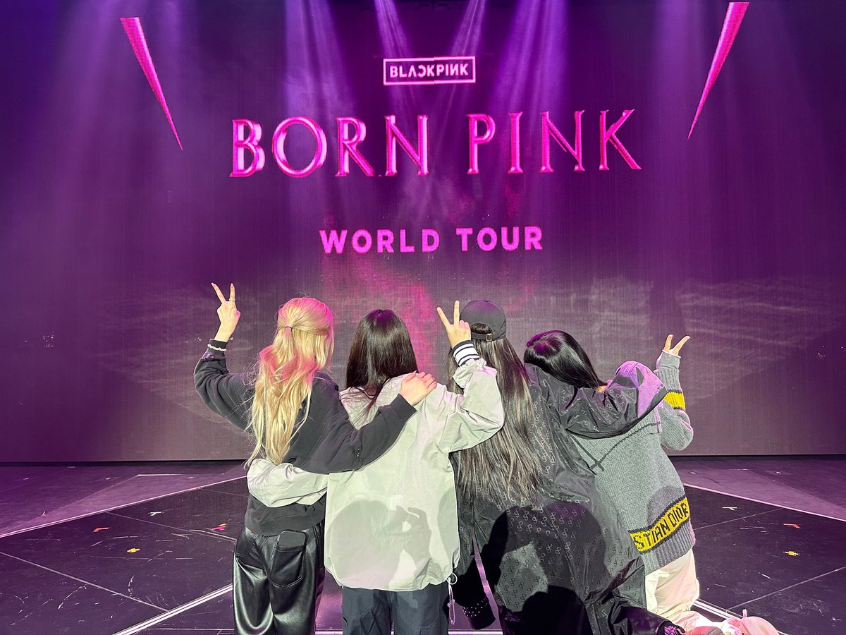 rubyjane_0116's tweet photo. chúc cho @BLACKPINK sẽ có 2023 đầy rực rỡ 🖤 https://t.co/KRTem16Vxd