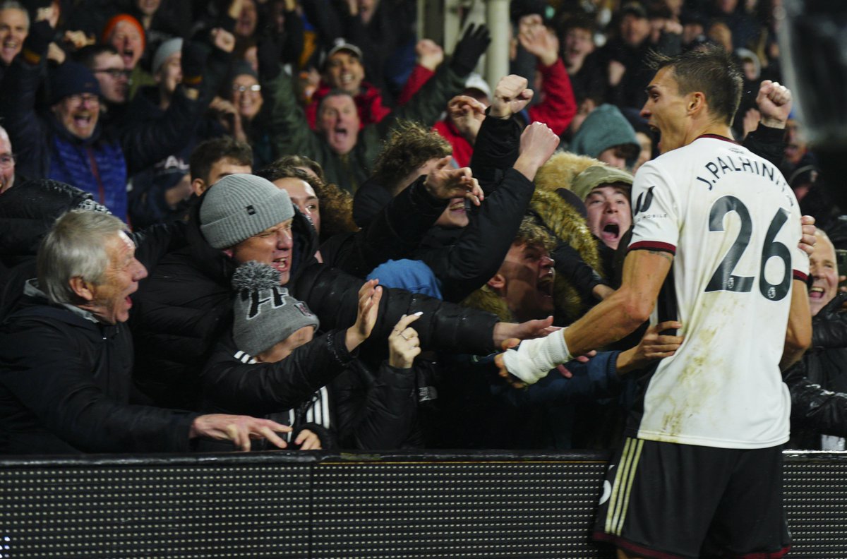 FulhamFC's tweet photo. What. A. Man. 😍

#FULSOU https://t.co/sKtCVFWplE