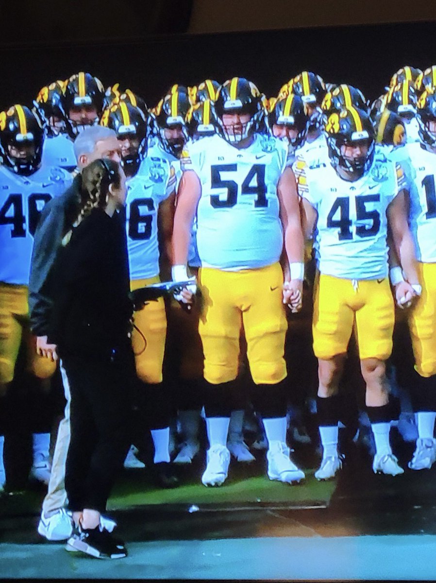 Stalbertsprtfan's tweet photo. SA grad, Matt Fagan (#54) helps lead the Hawkeyes out for the Music City Bowl on ABC: https://t.co/6xqJIxPbCD