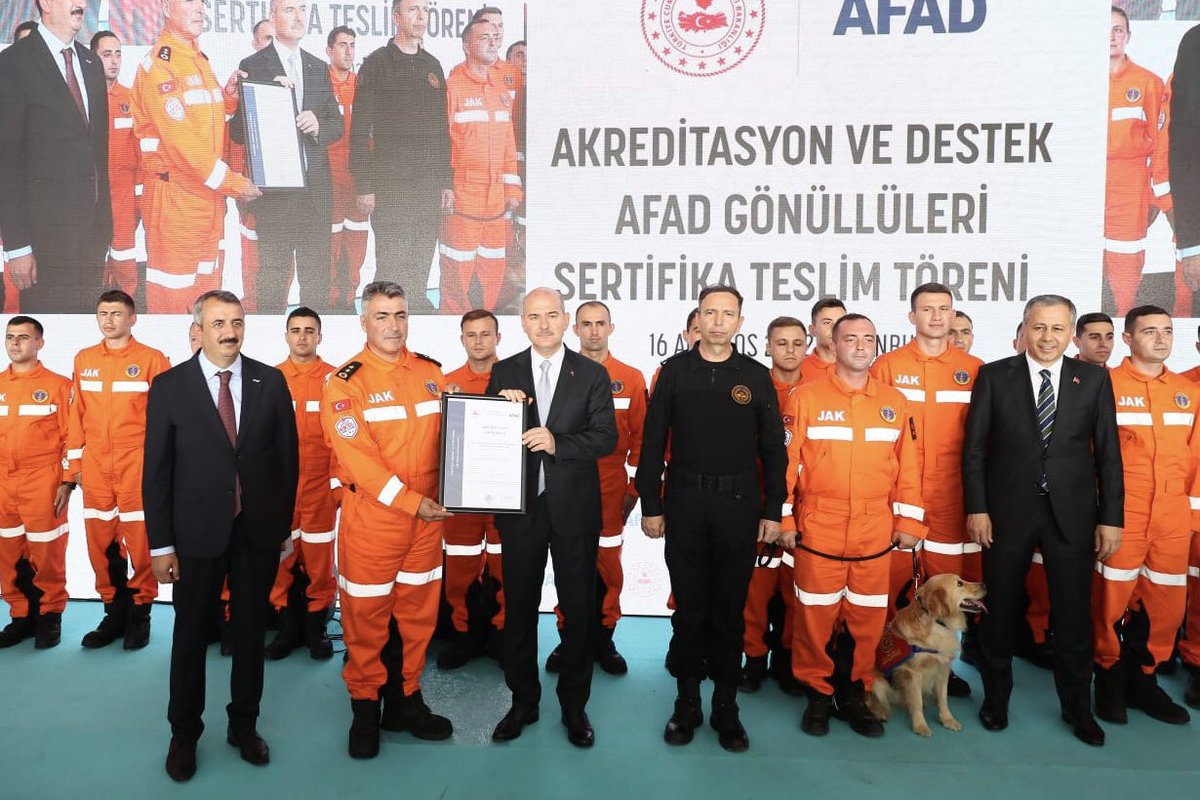 AFADBaskanlik's tweet photo. 2022 yılında AFAD Akreditasyon Sistemi kapsamında;

▪️ 6⃣7️⃣ Kentsel Arama Kurtarma
▪️ 6⃣ Beslenme
▪️ 1⃣ Ayni Bağış ve Depo Yönetimi
▪️ 3⃣ Afet ve Acil Durum Eğitimi

alanında olmak üzere toplam 7️⃣7️⃣ ekip ve 2️⃣.0️⃣9️⃣7️⃣ üye akredite edildi.

Birlikte çok daha güçlüyüz! 🇹🇷 https://t.co/ezLidCB28b