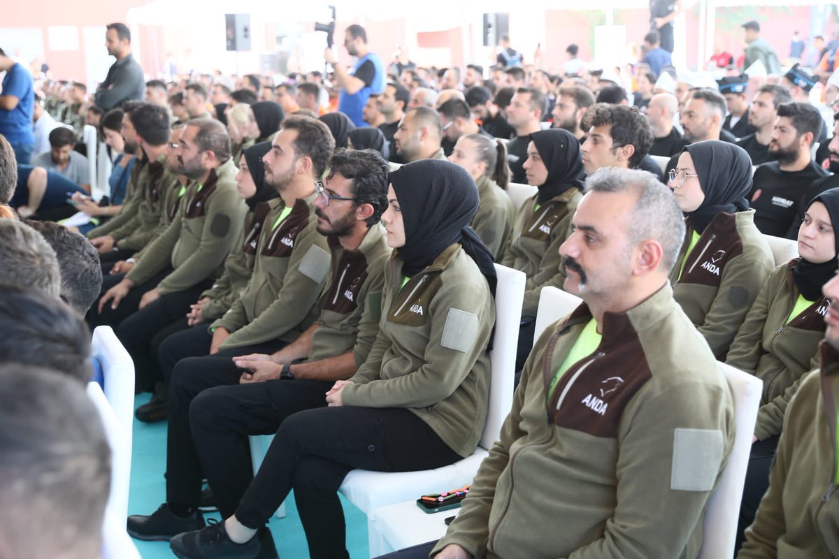 AFADBaskanlik's tweet photo. 2022 yılında AFAD Akreditasyon Sistemi kapsamında;

▪️ 6⃣7️⃣ Kentsel Arama Kurtarma
▪️ 6⃣ Beslenme
▪️ 1⃣ Ayni Bağış ve Depo Yönetimi
▪️ 3⃣ Afet ve Acil Durum Eğitimi

alanında olmak üzere toplam 7️⃣7️⃣ ekip ve 2️⃣.0️⃣9️⃣7️⃣ üye akredite edildi.

Birlikte çok daha güçlüyüz! 🇹🇷 https://t.co/ezLidCB28b
