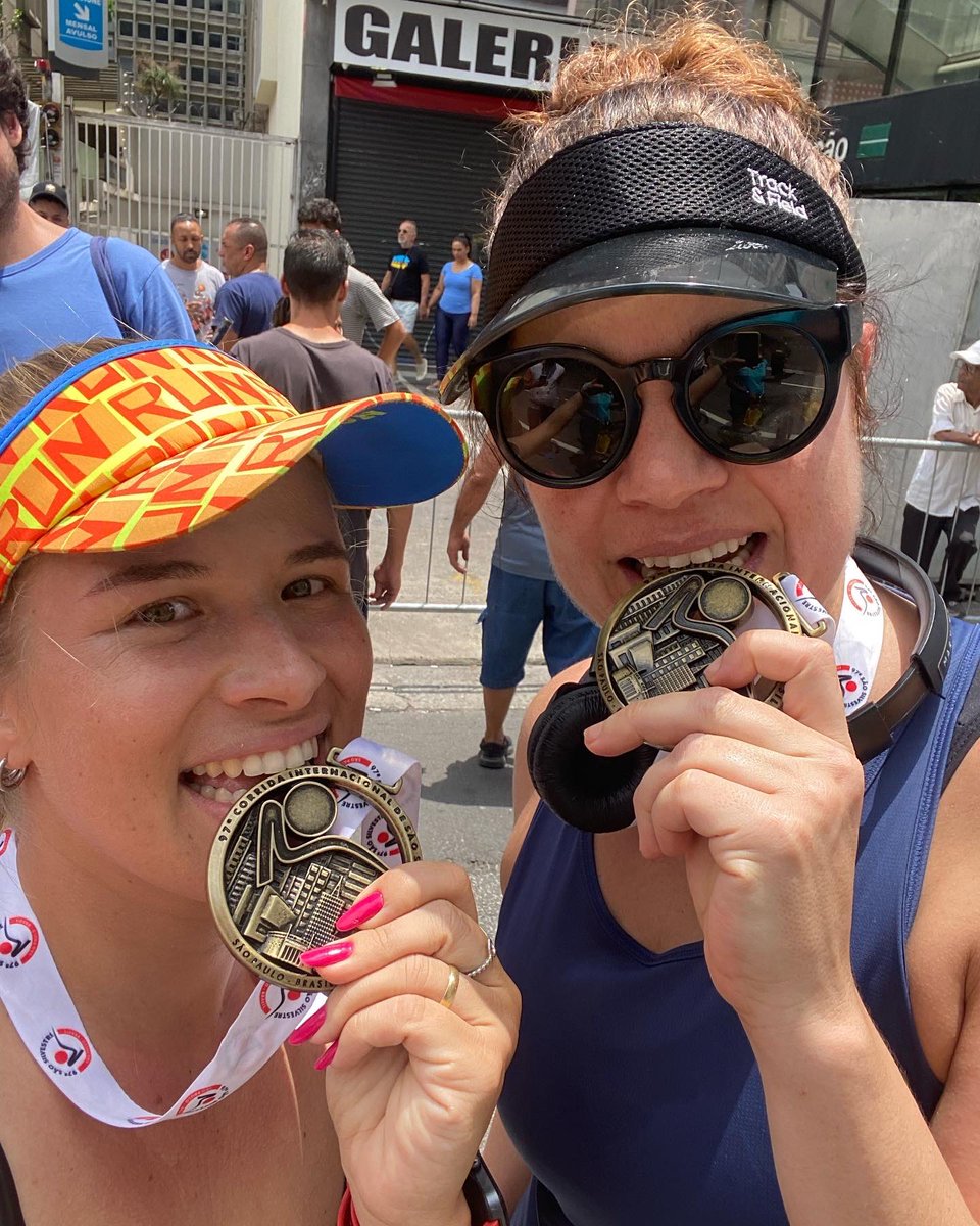 t_ludy's tweet photo. Eu venci muito aqui! A foto tão sonhada mordendo a medalhaaa!
Eu te amoooooo infinitamente Isabel Teixeira!
❤️
#isabelteixeira #mariabruaca #pantanal #nossaMaria #nossaBel #meuamor https://t.co/vuD51wqhLu