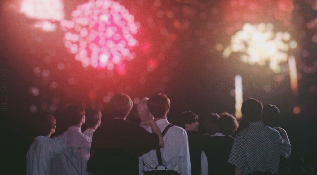 zhouxxxxxxxx's tweet photo. Happy New Year 🎉
Let's go to see fireworks together 🎇🎇 https://t.co/6zga2m1Cbs