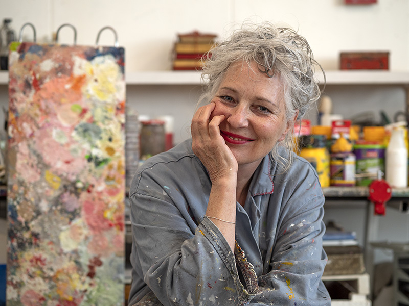 In Memoriam: Marlieke Overmeer. Lieve, aarden engel.
In het vriendelijk woord dat we zomaar met iemand delen: daar ben je. In het gebaar van hartelijkheid dat spontaan gebeurt: we zullen je erin begroeten.
In de verwondering voor het leven: tot ziens! walkofwisdom.org/?p=37511