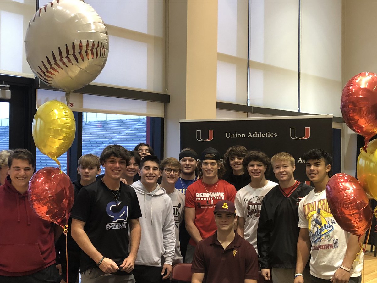 union_baseball's tweet photo. And as we wrap up 2022, we look back and celebrate all of our RedHawks from the ‘22 club that have taken it to the next level in the classroom and on the field. And as we ring in 2023, we look forward to sending even more out
#TheUnionWay #CollegeAndCareerReady #NextLevel https://t.co/uHqa97Dbec