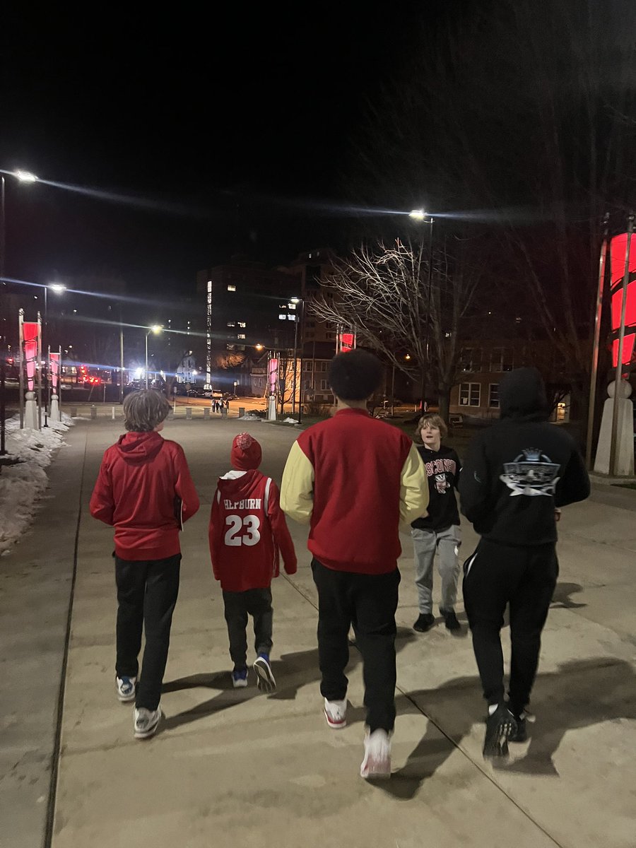 CoachShockey's tweet photo. Thanks @ChuckyHepburn for a great time in Madison these last couple days! We appreciate you showing our kids around the Kohl Center and spending time w/ them! #AlwaysFirstClass #SpecialDude #Chucky23 https://t.co/ZomHsa0DSp