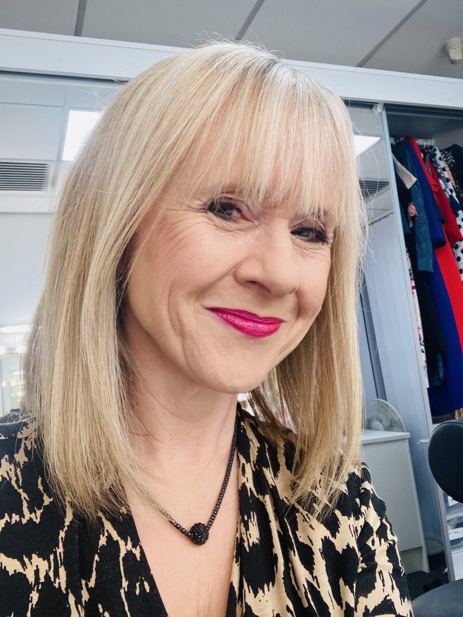 carolynmosestv's tweet photo. Happy New Year’s Eve! It’s me with your news tonight #bbcemt https://t.co/I6KIPiI9kd