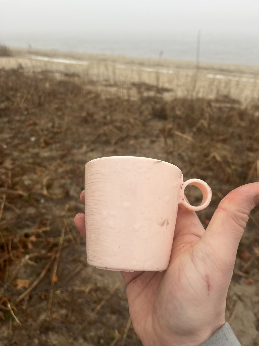 chrislb104's tweet photo. Beach clean before the rain. This weeks big low tides washed plenty in. Lots bottles and fireworks. @LlangattockPick @ecoRInews @2minuteHQ #buttonwoodsbeach https://t.co/jmdyL2eCDB