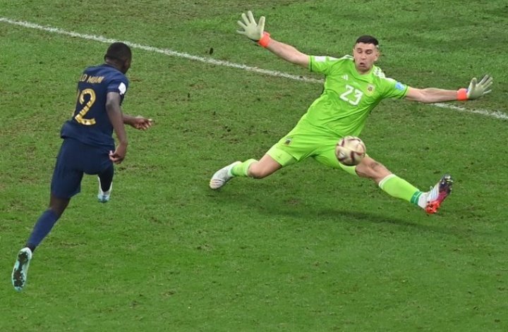 fuentesdeivid13's tweet image. Como hubiera cambiado el año sin esta atajada #DibuMartinez #ArgentinaCampeon #wordcup2022