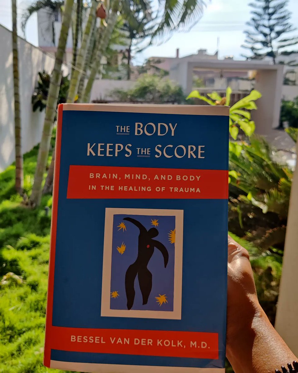 SahanaSivaji's tweet photo. Page 365/365 of 2022 coincides with completing this long complex read, which over the last few months has induced intense introspection and discovering revelations of what goes behind my emotions, my fears, my anger, my shame and pain.
#2022lessons #thebodykeepsthescore https://t.co/vua0hbdTav