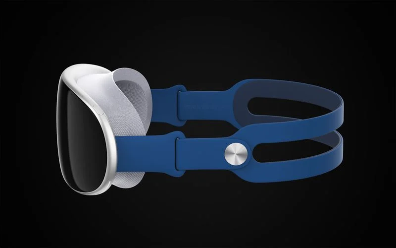 drcollect's tweet photo. 6/17

The first wave will be headsets with passthrough mode, the form factor will be pretty much like a VR headset, but we will be able to look at the reality through cameras potentially in retina resolution (@Apple I am looking at you) https://t.co/tREwq46nyI