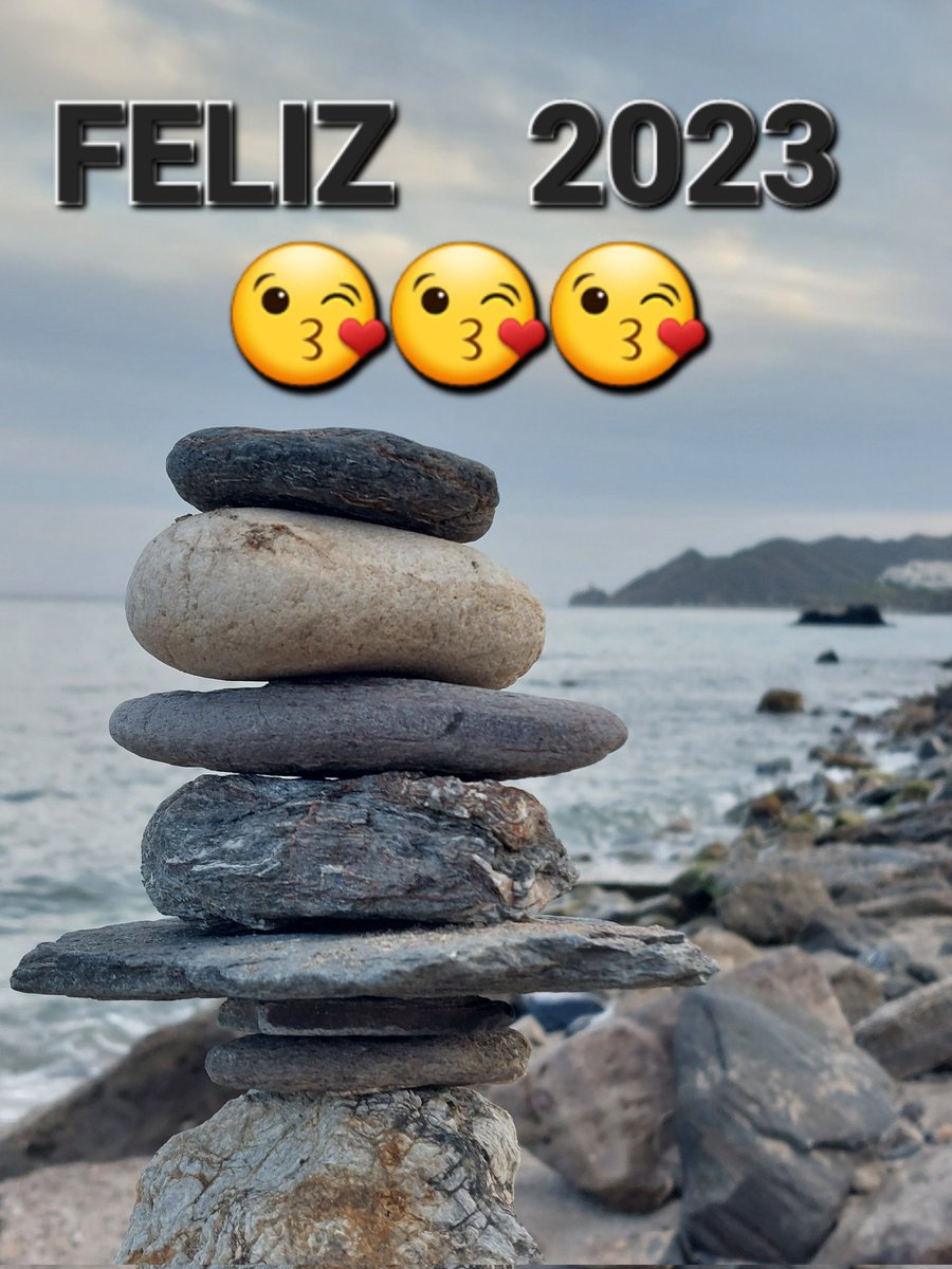 Isabel27cg's tweet photo. Mucha salud para tod@s y por un año lleno de buenos momentos. 
❤❤❤ https://t.co/C0dTZqIWCU