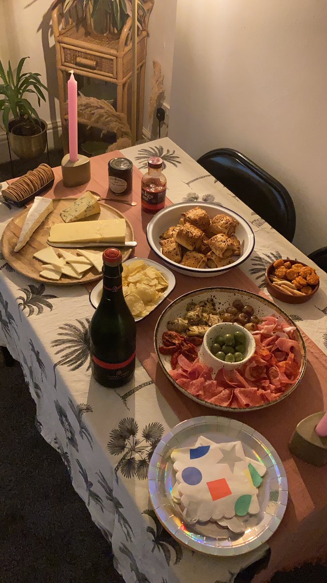 LydiaStott's tweet photo. Happy New Buffet https://t.co/sXptYyBmNc