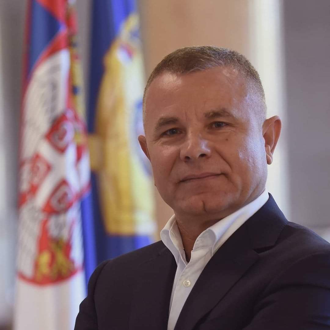 Milickovic_M's tweet photo. Поштовани суграђани, драге комшије, у име Општинског одбора СНС Раковица и своје лично, свима желим срећне новогодишње и божићне празнике. https://t.co/vJ6mqwvyp9