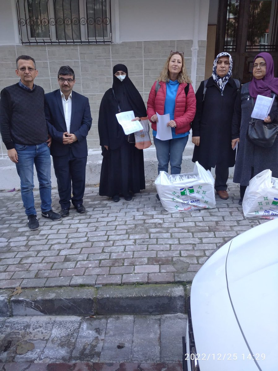 AKBahcelievler's tweet photo. 2023 yolunda, "BİRİZ" diyerek komşularımızı ziyaret etmeye devam ediyoruz.

Bağlar Mahallemiz sahada. 

Bahçelievler'de girilmedik sokak, çalınmadık kapı, sıkılmadık el bırakmayacağız.

#2023YolundaBiriz
#BirlikİradeZafer https://t.co/Qd6uGpNpAE