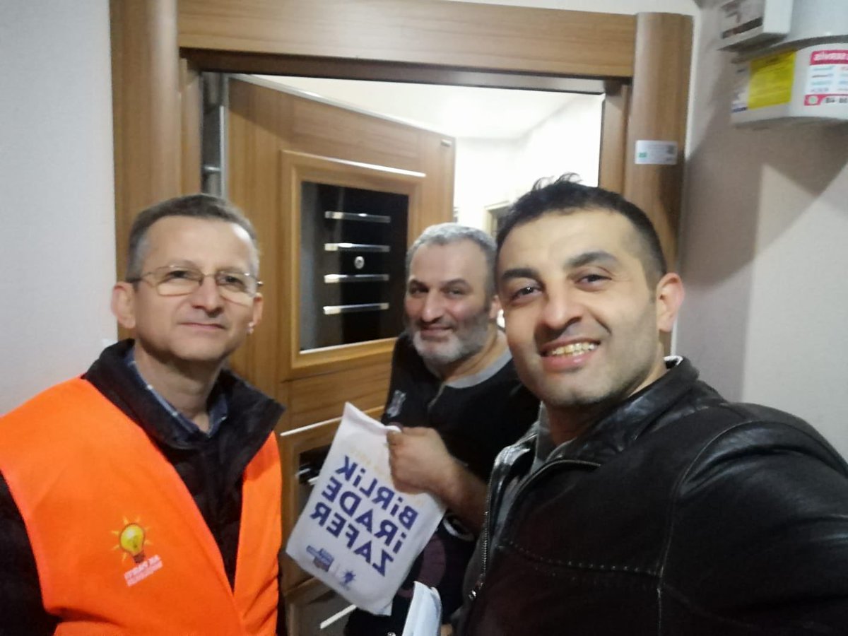 AKBahcelievler's tweet photo. 2023 yolunda, "BİRİZ" diyerek komşularımızı ziyaret etmeye devam ediyoruz.

Bağlar Mahallemiz sahada. 

Bahçelievler'de girilmedik sokak, çalınmadık kapı, sıkılmadık el bırakmayacağız.

#2023YolundaBiriz
#BirlikİradeZafer https://t.co/Qd6uGpNpAE