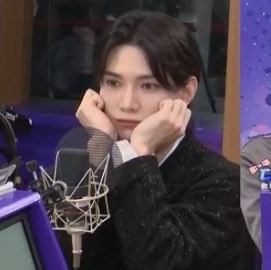 vasilissaadair's tweet photo. few days into halazia era and yeosang has been bias wrecking everyone https://t.co/1xIUJ9PZ8p