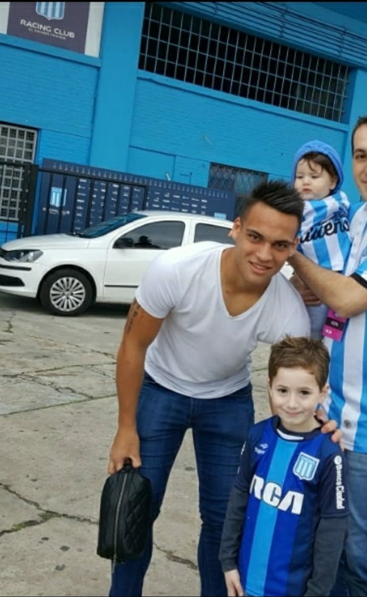 pabloac85's tweet photo. De un día que se habían juntado los Campeones a planificar un 2022 repleto de Títulos 😆👏🏻💪🏻🏆💙🤍💙

#TC9 #VC9 @LautaroMOficial @AcunaMarcos17 https://t.co/oU23EqBrj6