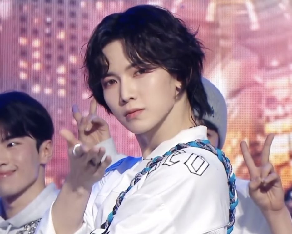 hwasharem-teezer102417-twitter