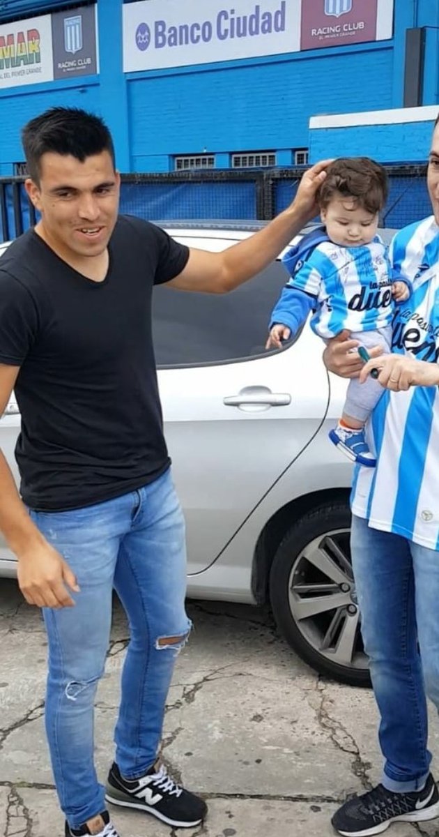 pabloac85's tweet photo. De un día que se habían juntado los Campeones a planificar un 2022 repleto de Títulos 😆👏🏻💪🏻🏆💙🤍💙

#TC9 #VC9 @LautaroMOficial @AcunaMarcos17 https://t.co/oU23EqBrj6
