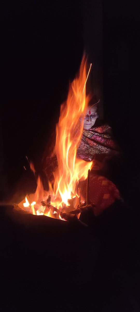 UpdeshAndotra17's tweet image. Last #Sunset of #31stDec 2022
 सुन्दर रंगों के साथ भावनाओ की बिदाई 
आने वाले  2023 की हार्दिक शुभकामनायें 
कभी मैं तो कभी वक्त                                      मुझ से जीत गया                                                 इसी खेल-खेल में  
एक और साल बीत गया