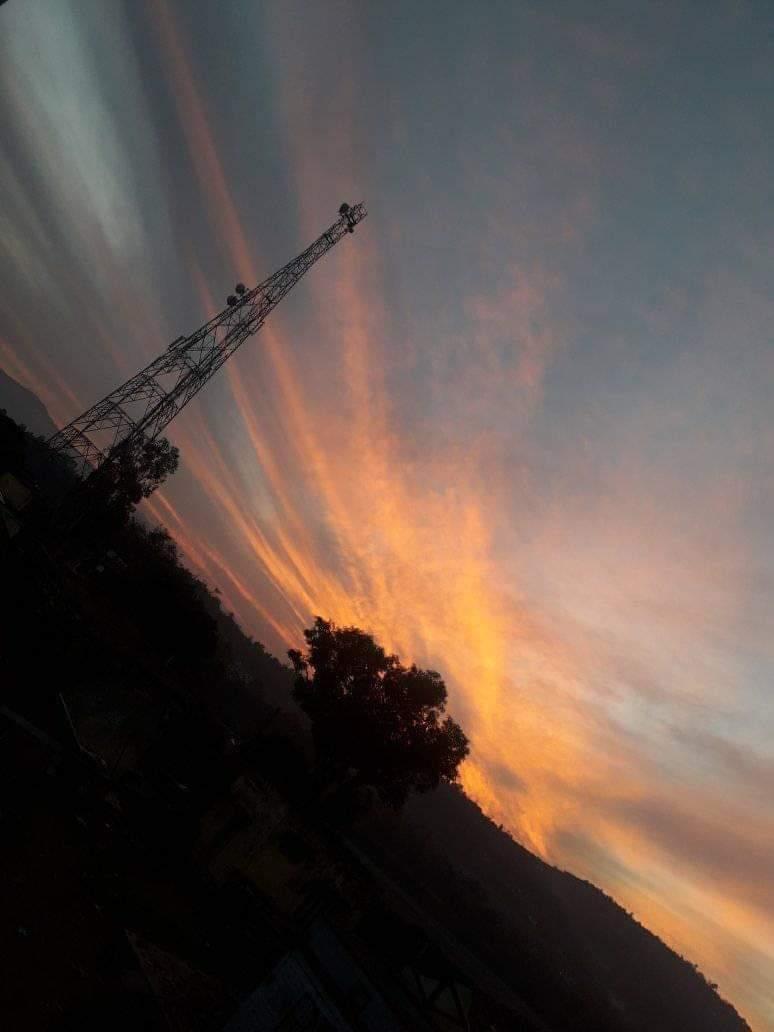 UpdeshAndotra17's tweet image. Last #Sunset of #31stDec 2022
 सुन्दर रंगों के साथ भावनाओ की बिदाई 
आने वाले  2023 की हार्दिक शुभकामनायें 
कभी मैं तो कभी वक्त                                      मुझ से जीत गया                                                 इसी खेल-खेल में  
एक और साल बीत गया