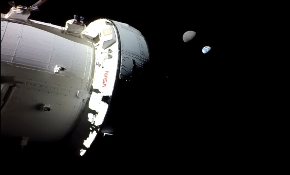 astro_jaz's tweet photo. 2022: A year in space 🚀🌌 https://t.co/aOtPm2giqy